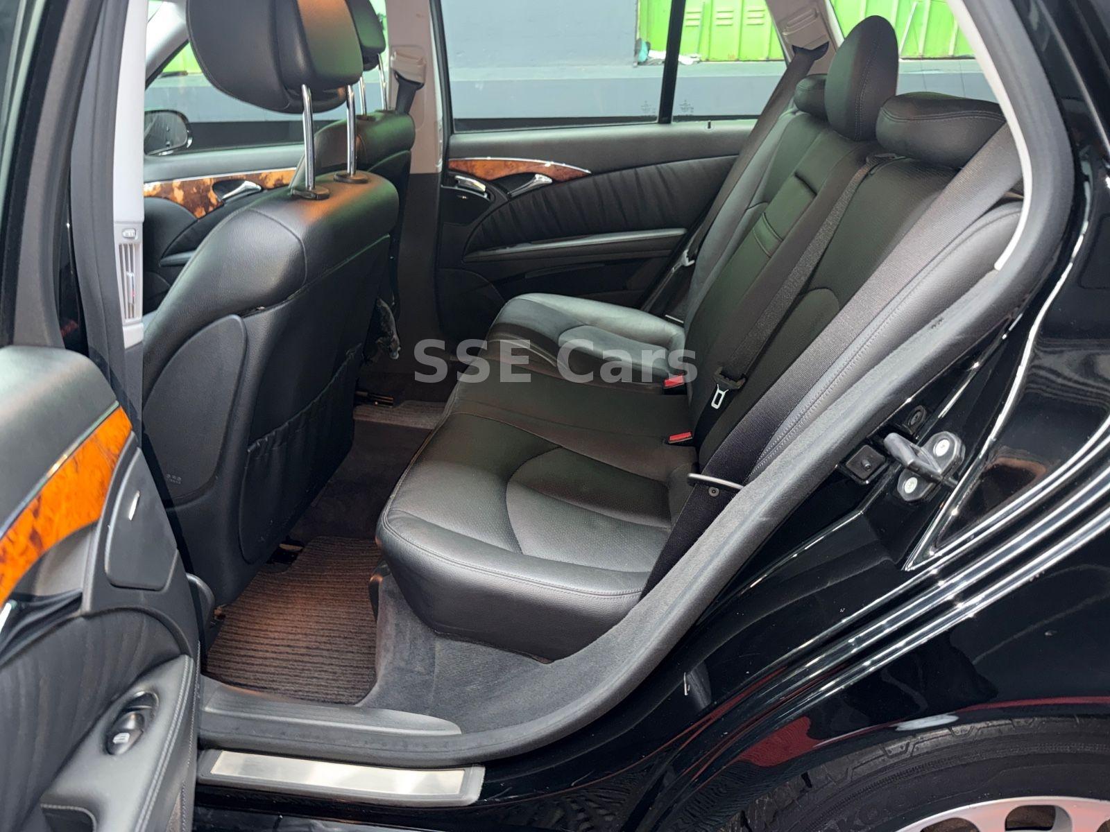 Mercedes-Benz E320 2005 — photo 13