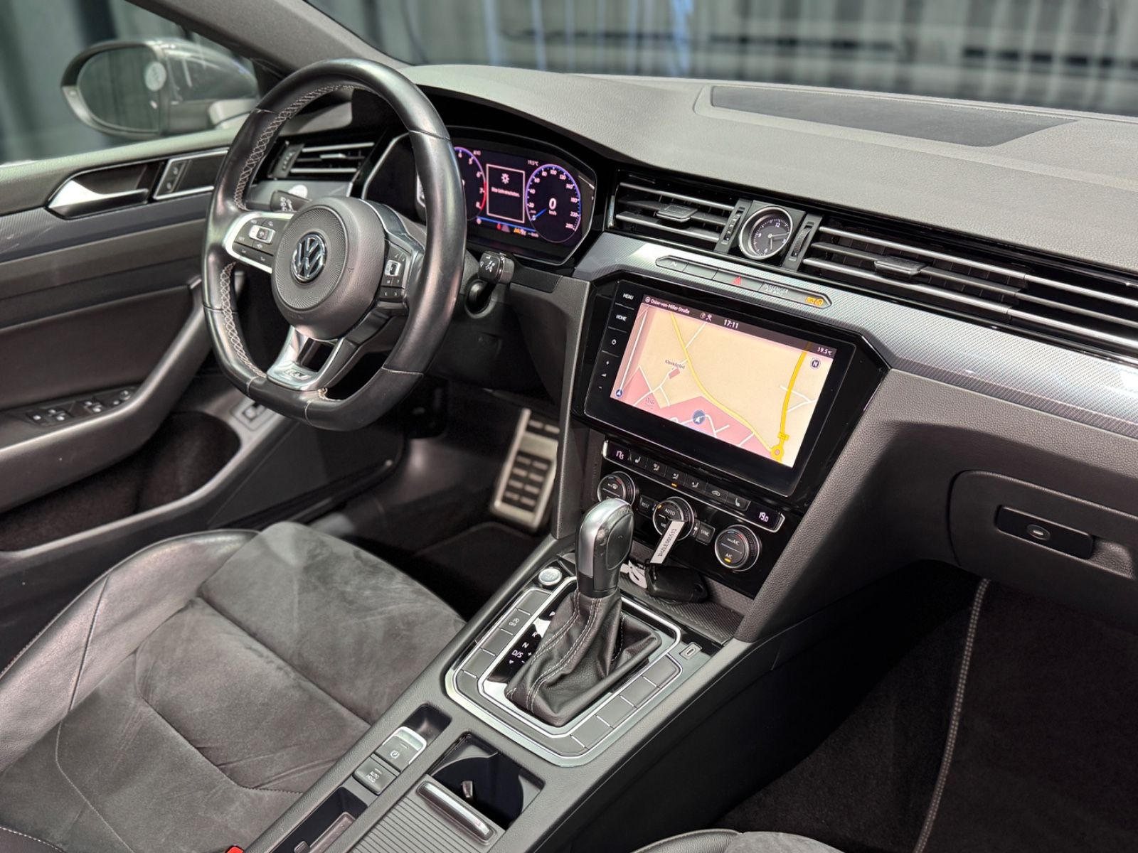 Fahrzeugabbildung Volkswagen Arteon R-Line|DSG|NAVI|ACC|DIGI-TACHO|1.HAND