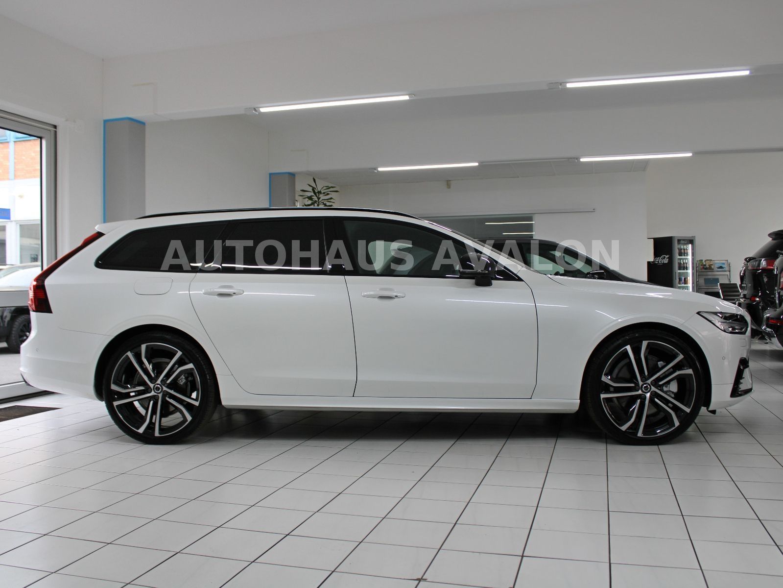 Volvo V90 AWD*Ultimate Dark*R-Design~B&W®~PANO~FOUR-C foto 4