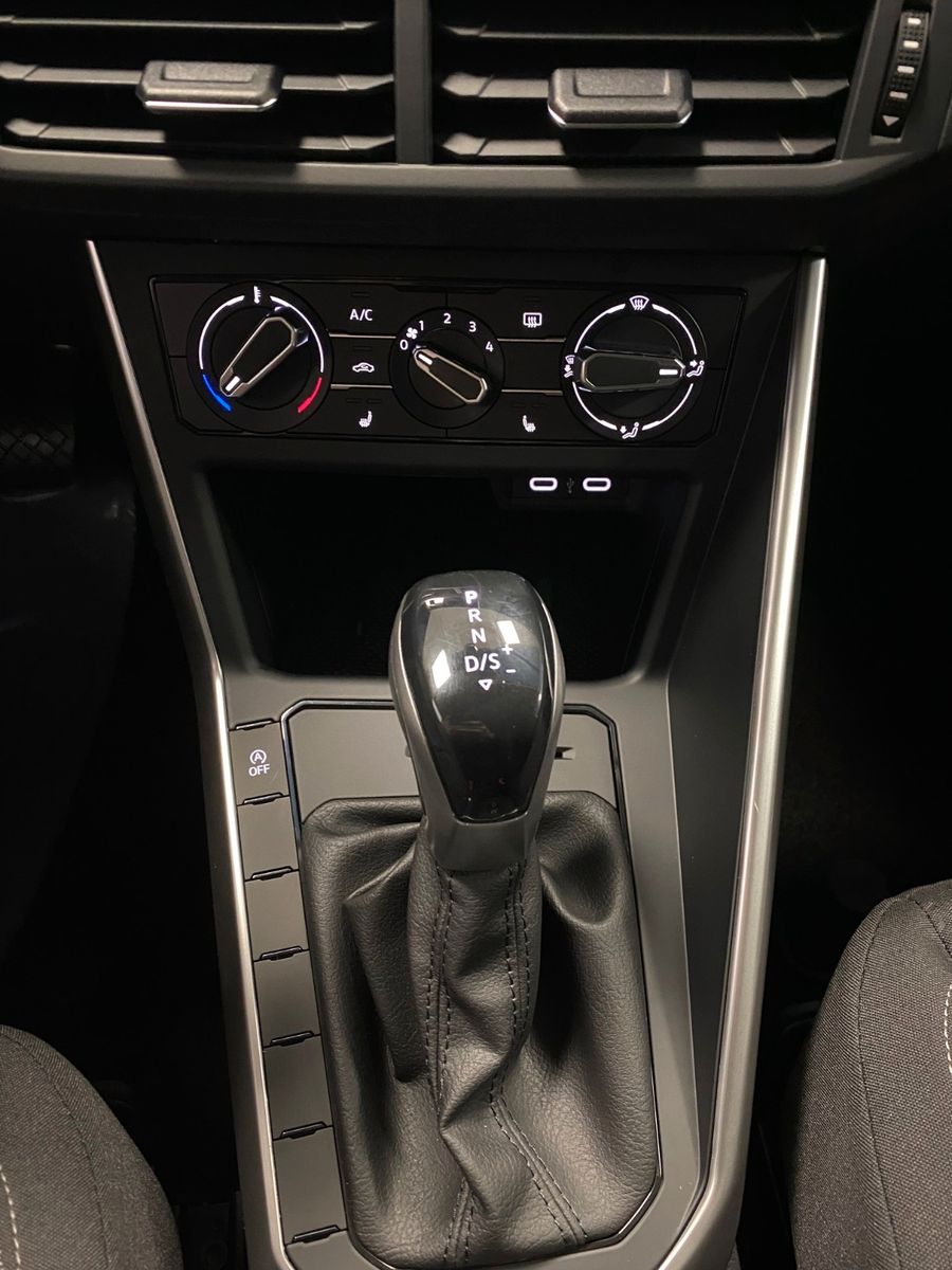 Fahrzeugabbildung Volkswagen Polo 1.0 TSI 70kW DSG Life+ALLWETTER+APP+GARANTI