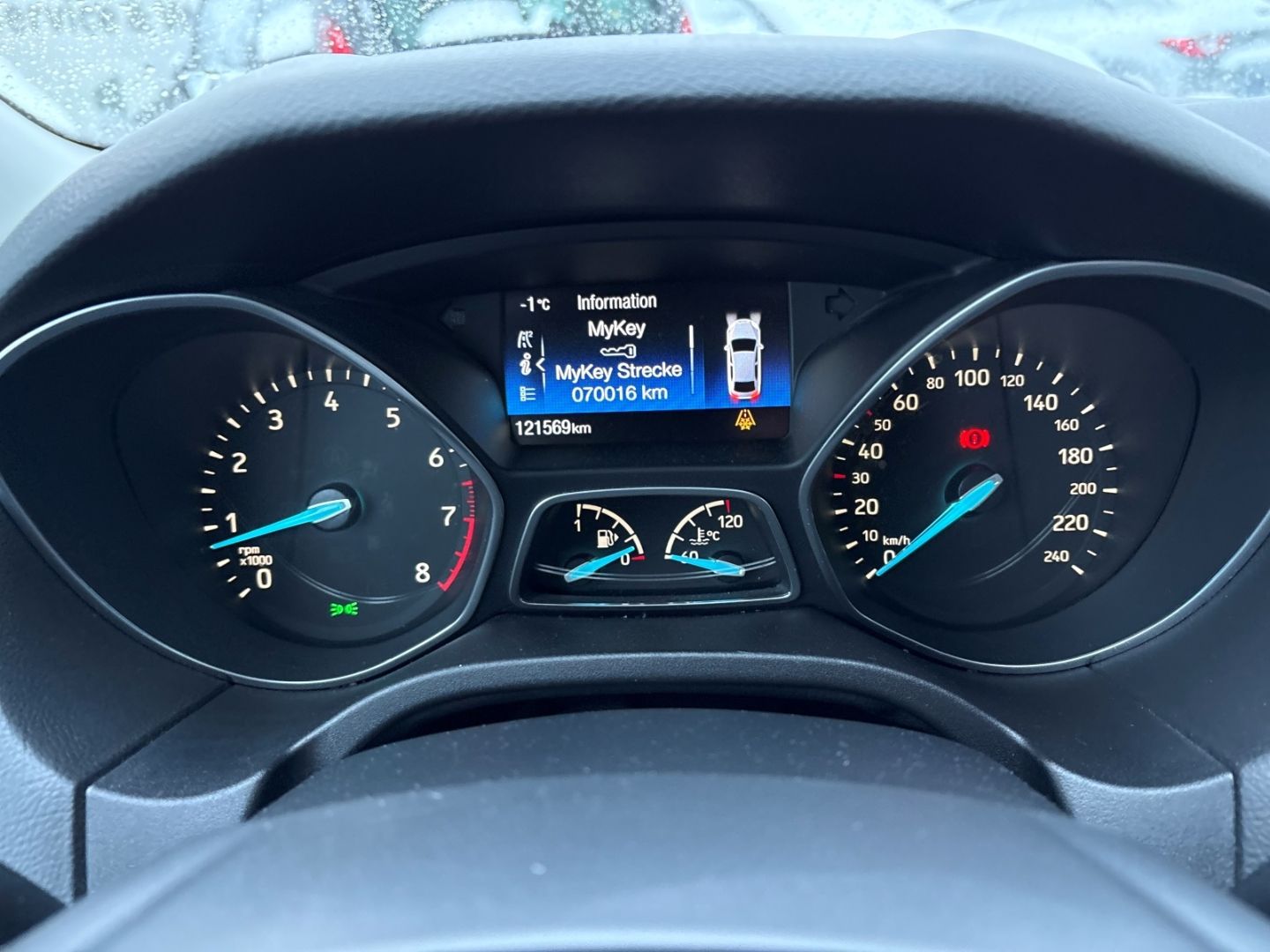 Fahrzeugabbildung Ford Focus PDC Klima Tempomat neuer Zahnriemen