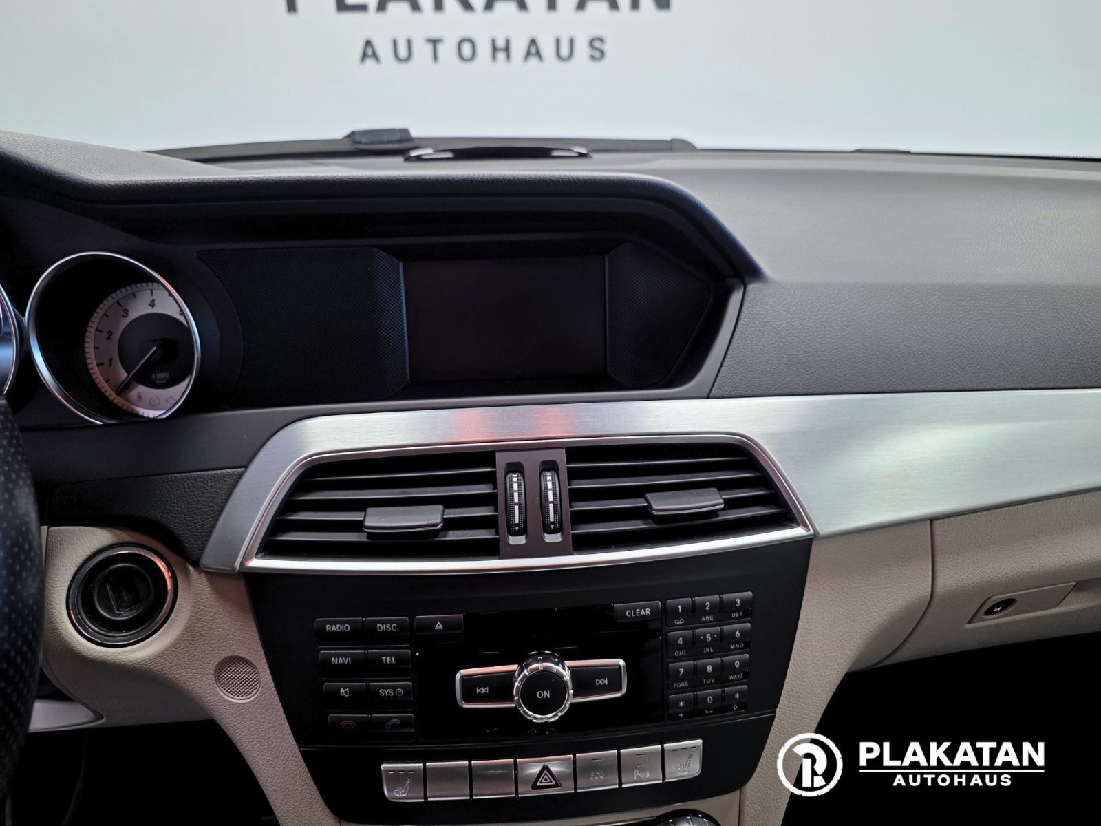 Fahrzeugabbildung Mercedes-Benz C 200 CGI Avantgarde Bi-Xenon AdaptLicht