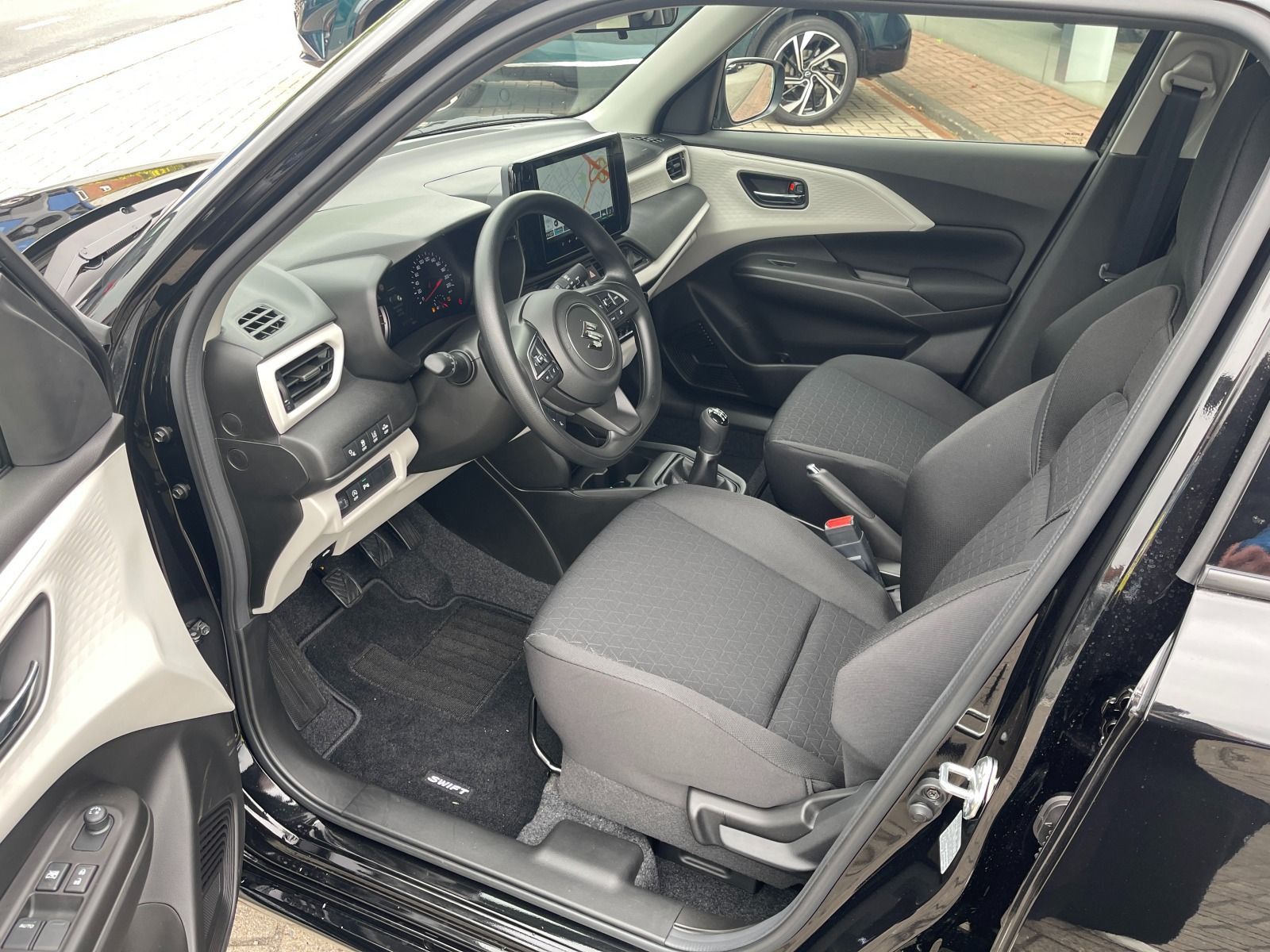 Fahrzeugabbildung Suzuki Swift 1.2 Dualjet Hybrid Club CarPlay/DAB/LED