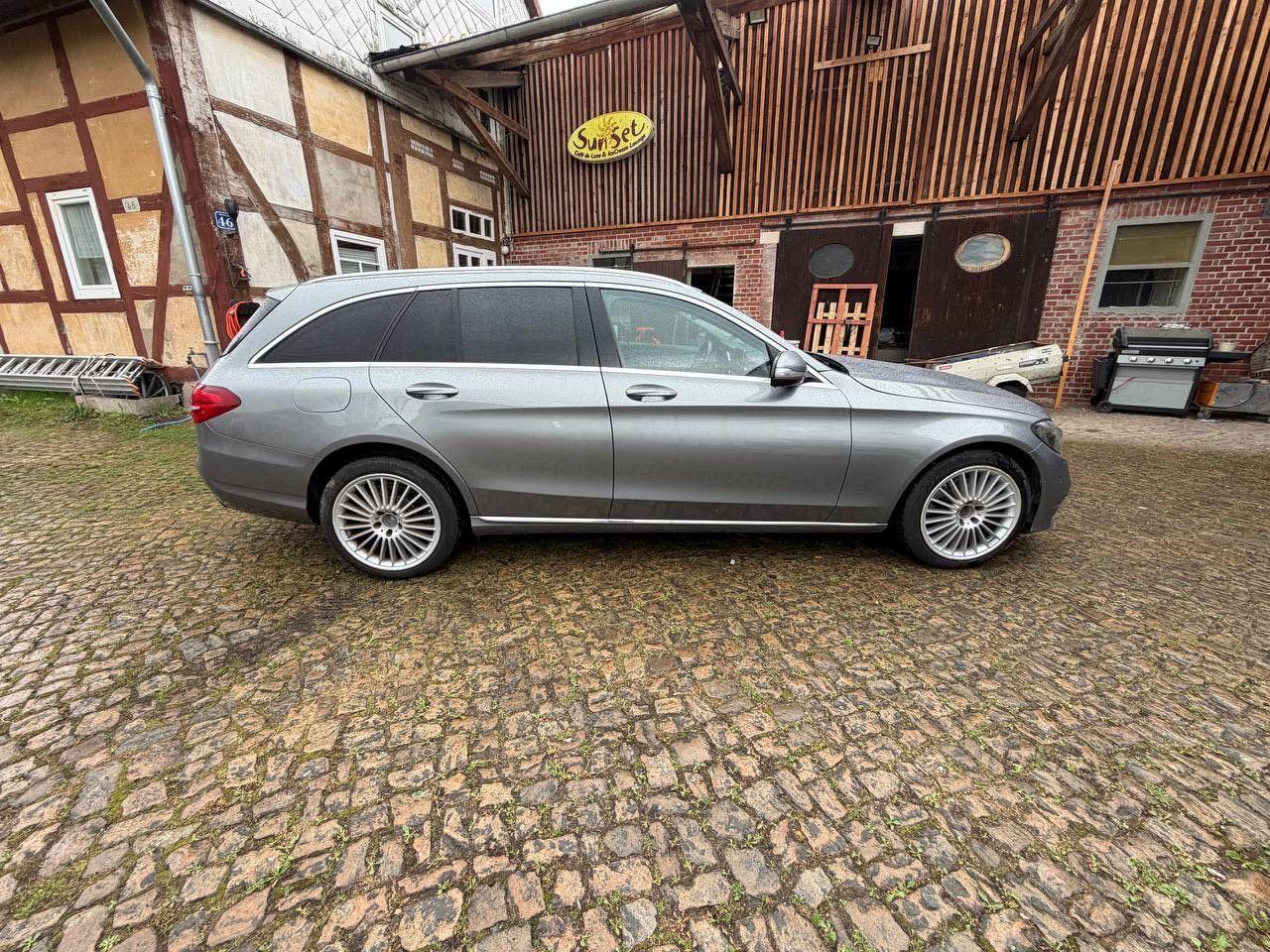 Mercedes-Benz C220 2015 — engine 170 HP (125kW)