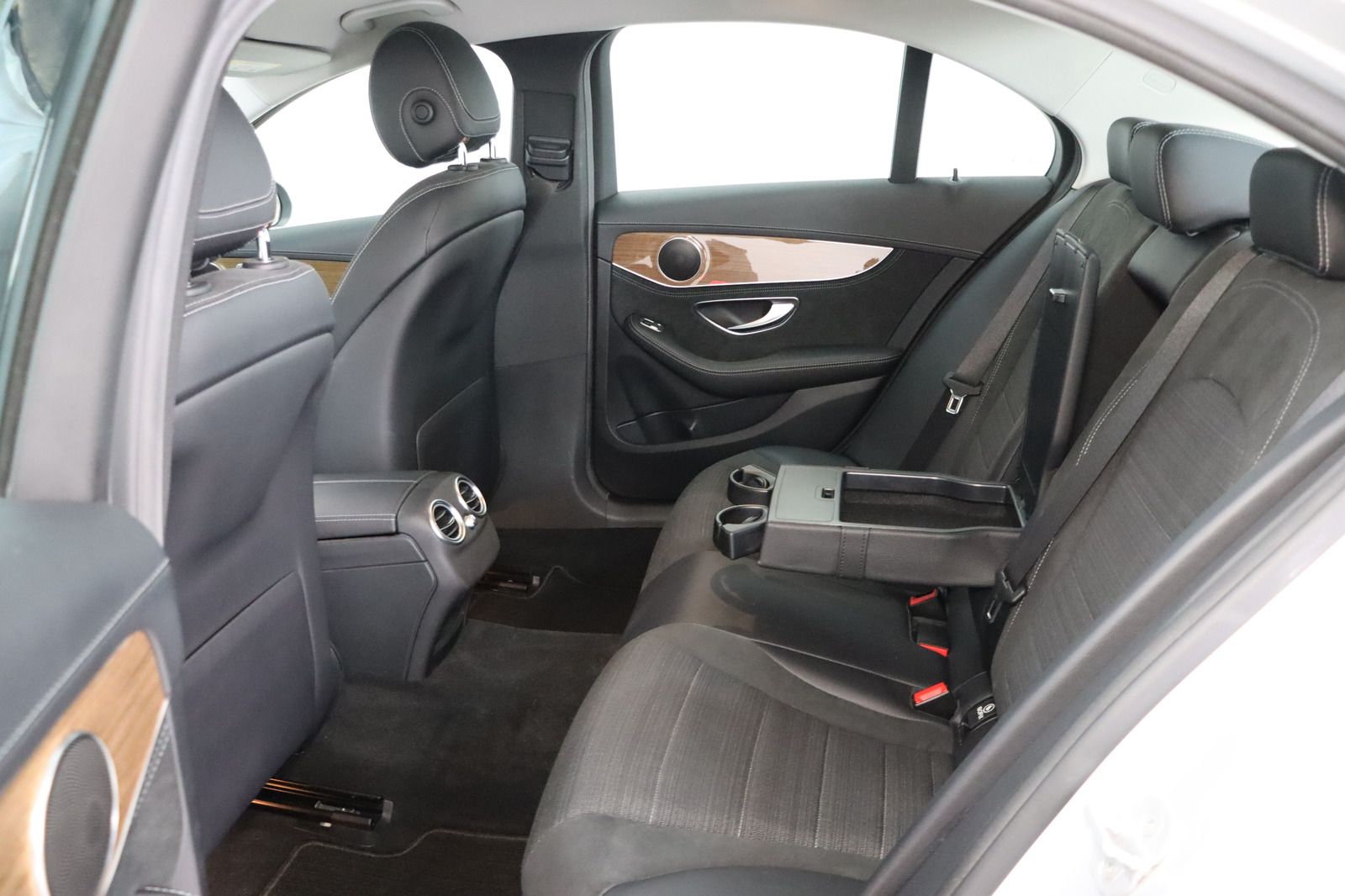 Fahrzeugabbildung Mercedes-Benz C 180 CGI Exclusive * Navi * Sitzhzg * TOP