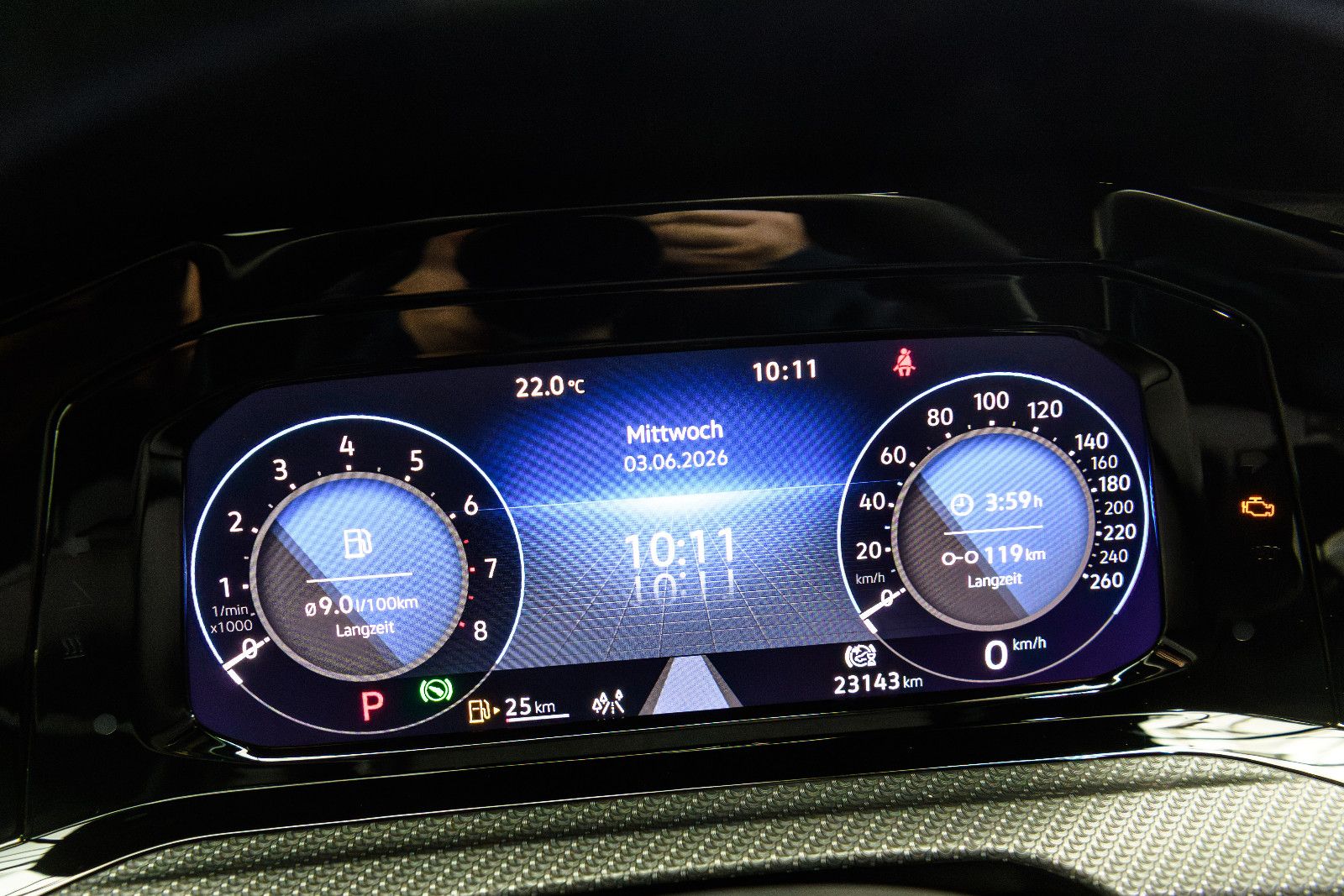 Fahrzeugabbildung Volkswagen Golf VIII R-Line 1.5 eTSI LED+APP+SHZ+18"