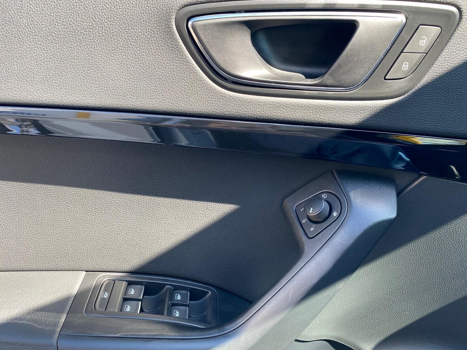 Fahrzeugabbildung SEAT Ateca 1.5 TSI FR APP+ACC+RFK+AHK+NAVI+SITZHEIZ