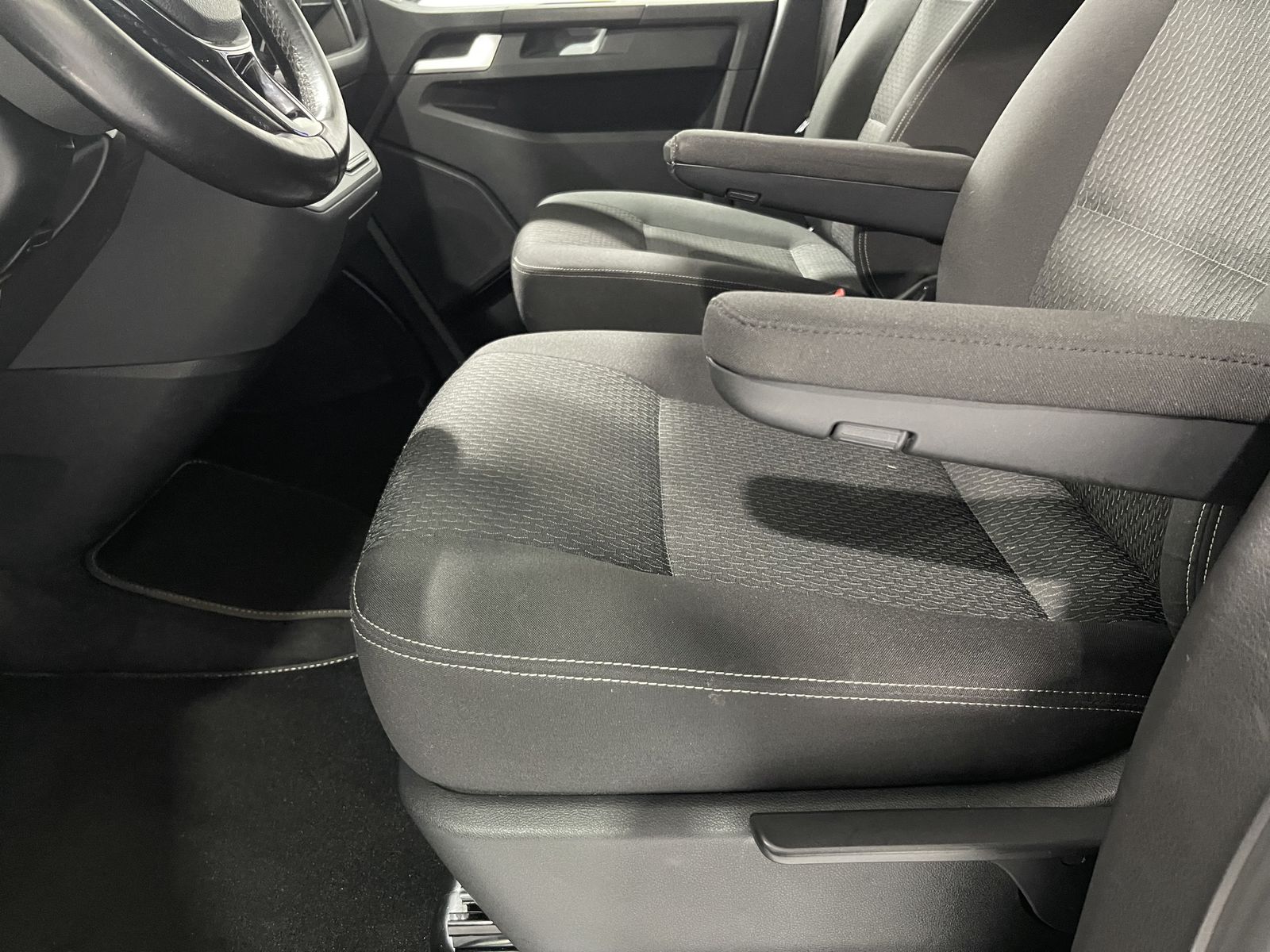 Fahrzeugabbildung Volkswagen T6 Multivan 6.1 2.0 TDI*Trendline*LED*Cam*AHK*