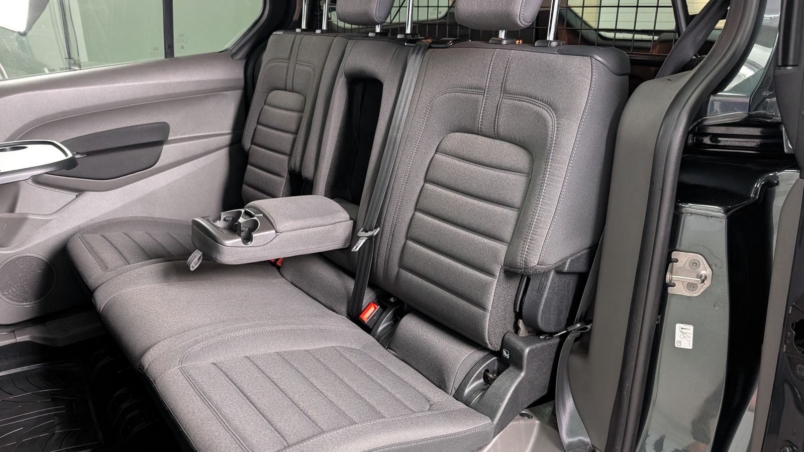 Fahrzeugabbildung Ford Grand Tourneo Connect 1.5 TDCi * LED * Navi Tita