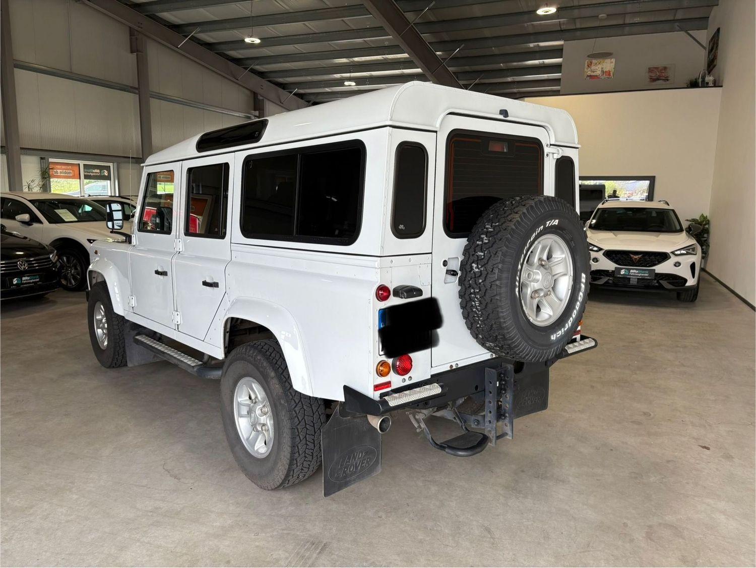 Land Rover Defender 110  Station Wagon