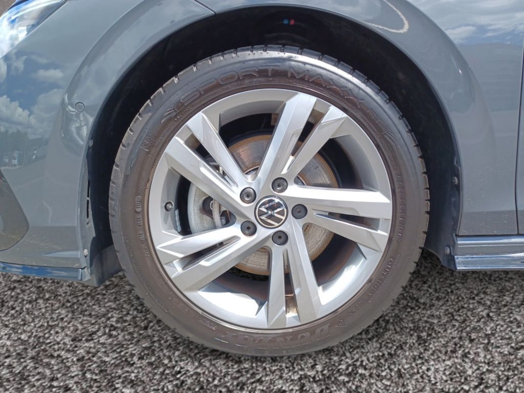 Fahrzeugabbildung Volkswagen Golf Variant 1.5 TSI R-Line, AHZV, ACC, IQ Light