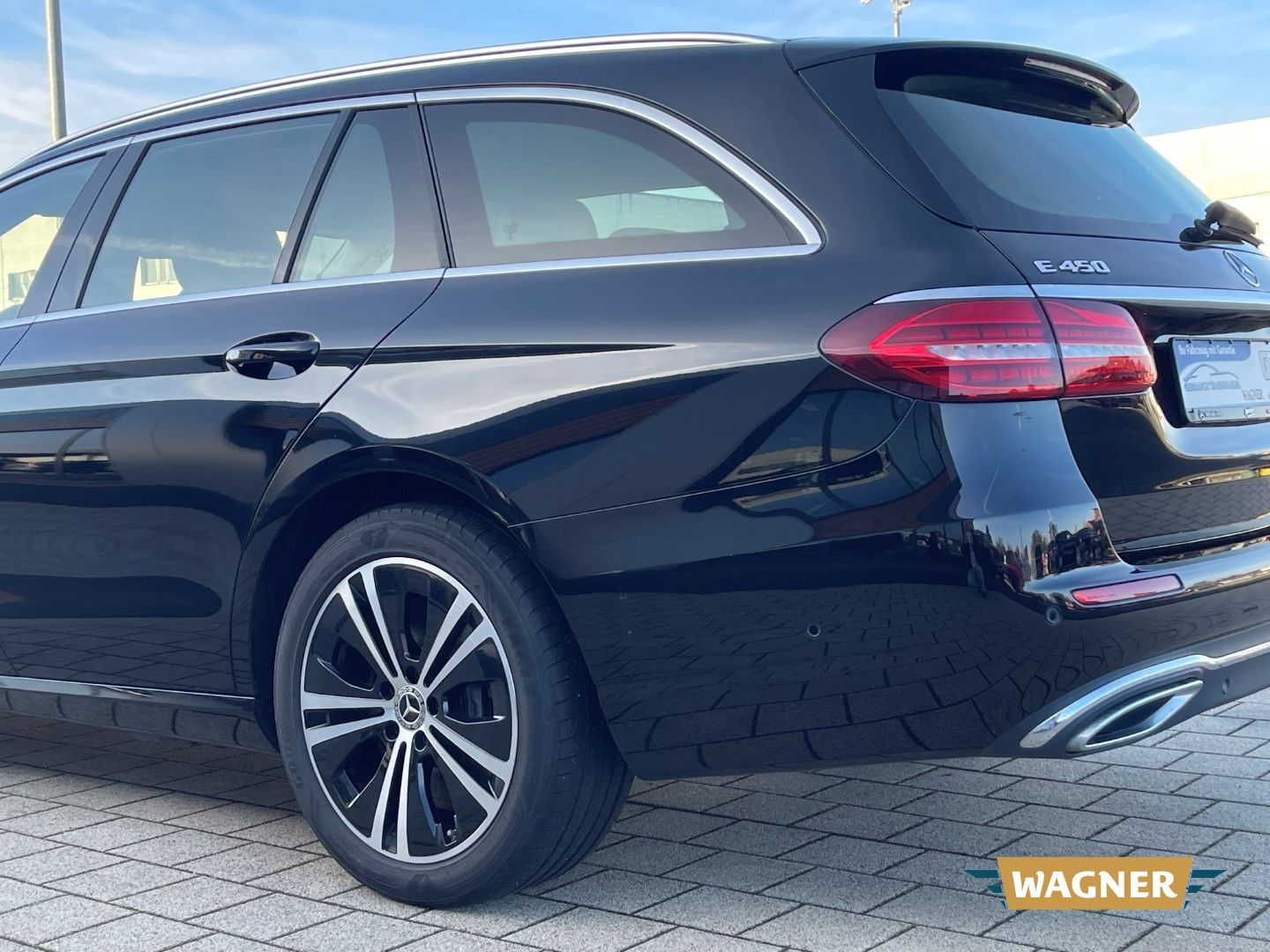 Fahrzeugabbildung Mercedes-Benz E 450 T 4Matic Multibeam LED Memory