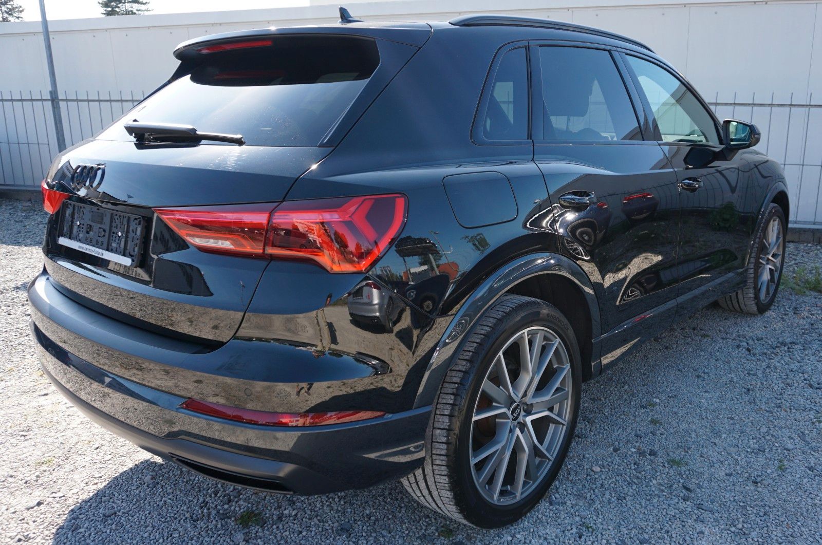 Fahrzeugabbildung Audi Q3 35 TFSI S Line Black Paket,LED,Navi,ACC,AHK