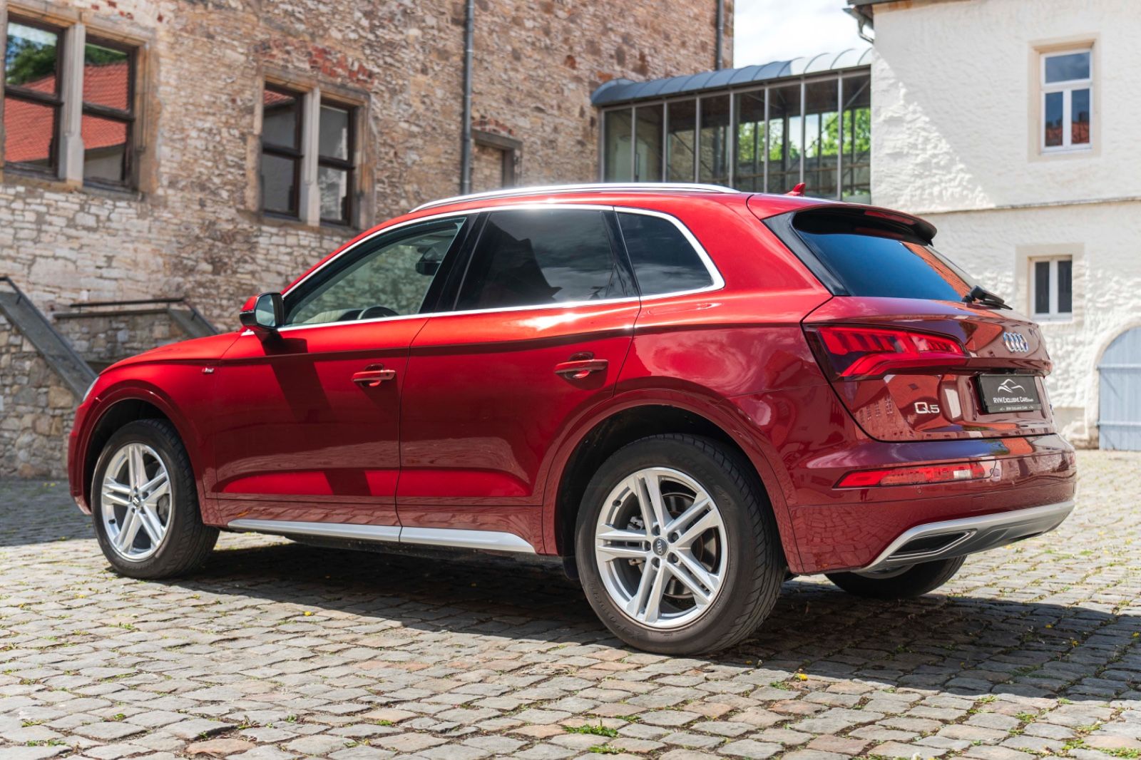 Fahrzeugabbildung Audi Q5 TFSI QUATTRO S-LINE PANO LED KAM NAV SZH SZB