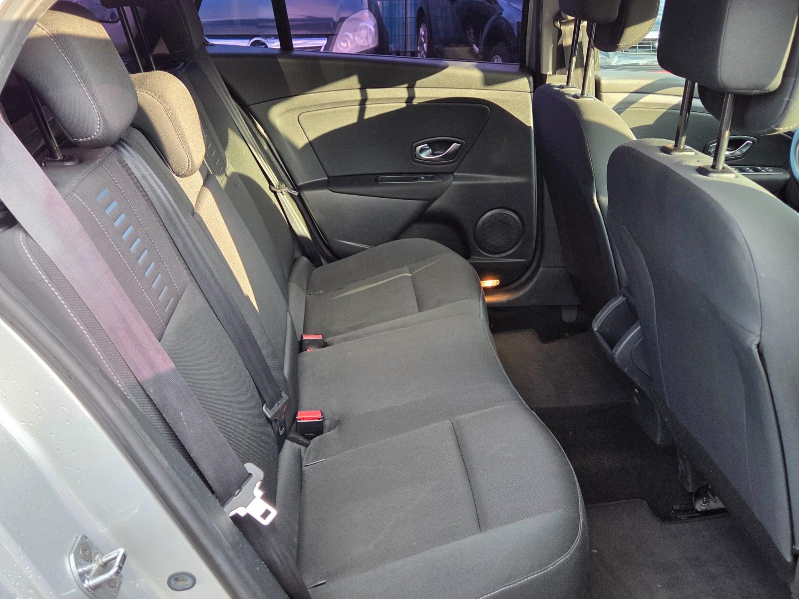 Renault Megane 2010 — photo 14