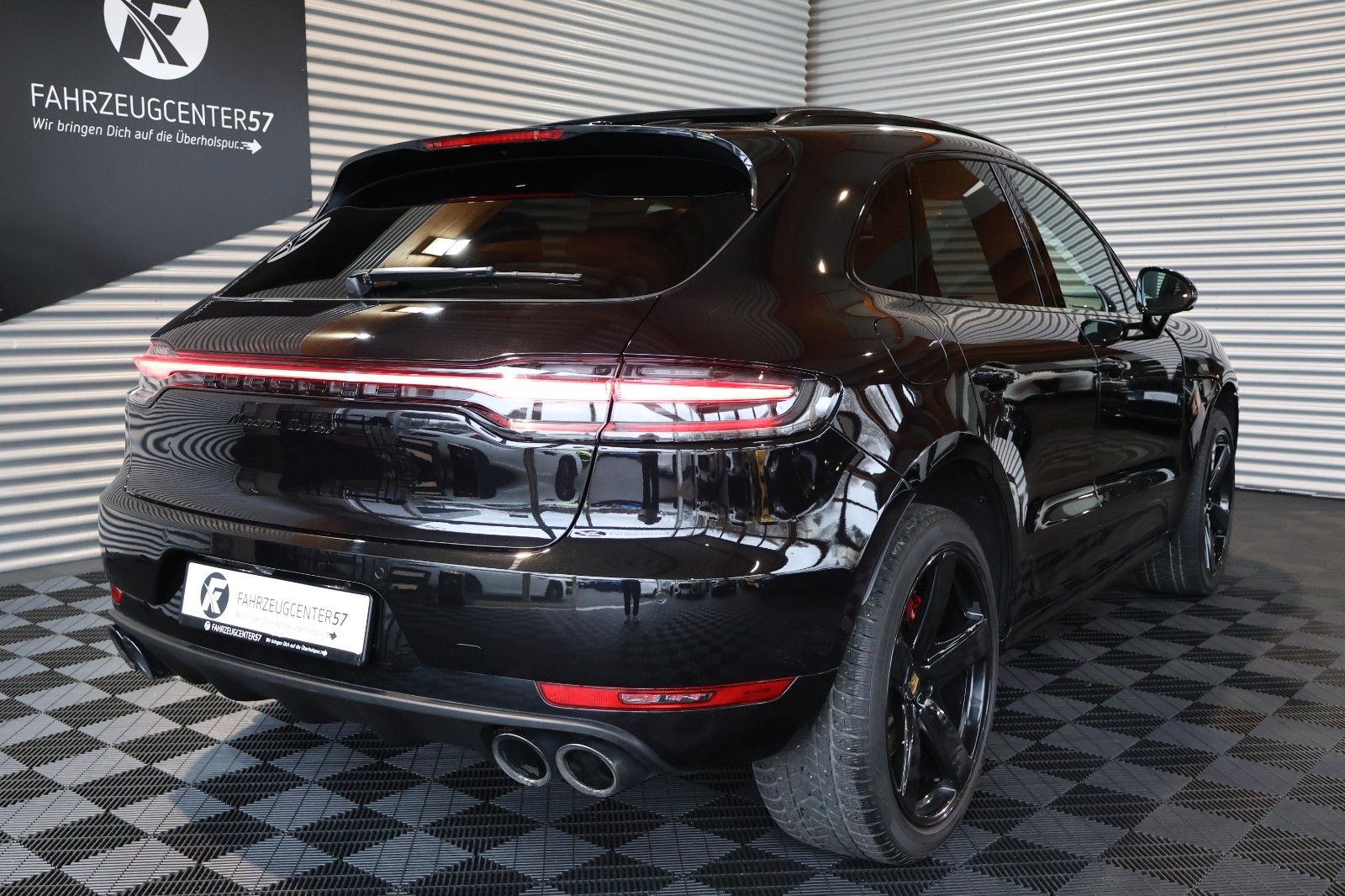 PORSCHE Macan