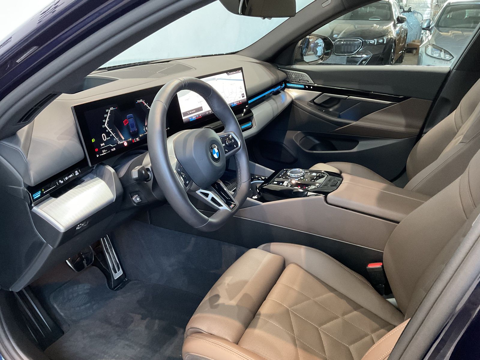 Fahrzeugeinzelansicht 10 Fahrzeugabbildung BMW 540d xDrive Touring M Sportpaket AHK