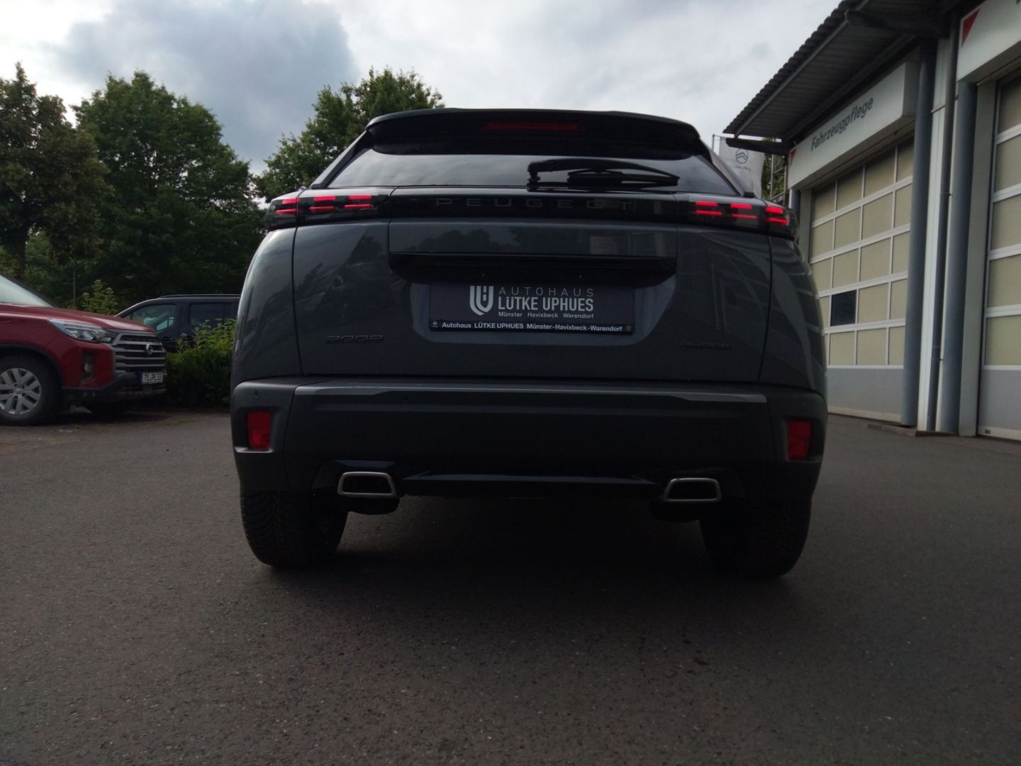 Fahrzeugabbildung Peugeot 2008 GT HYBRID 145 e-DSC6 El. Panodach Navi ACC