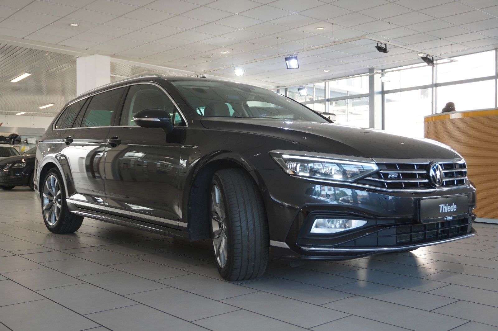 Fahrzeugabbildung Volkswagen Passat Vari. 2.0 TDI R-LINE 4M NAVI/KAMERA/AHK