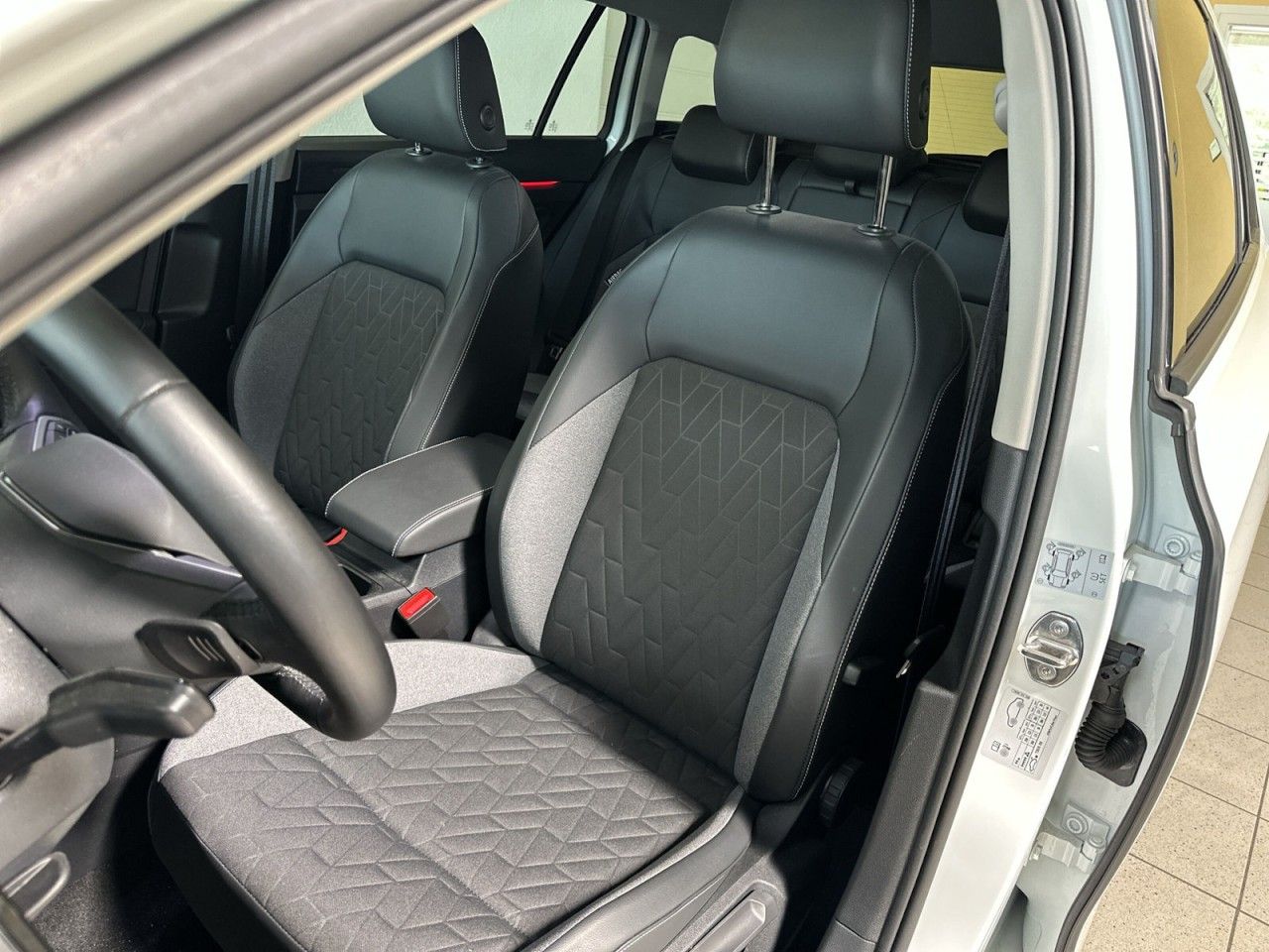 Volkswagen Golf VIII Variant 1.5 eTSI GOAL OPF DSG SHZ BAA foto 5