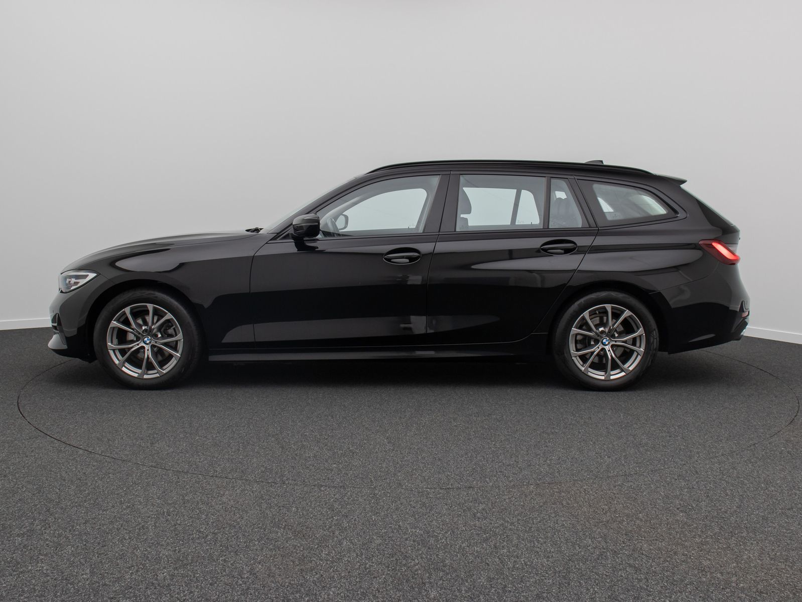 Fahrzeugabbildung BMW 320d xD Sport Line DAB Alarm Panorama Individual