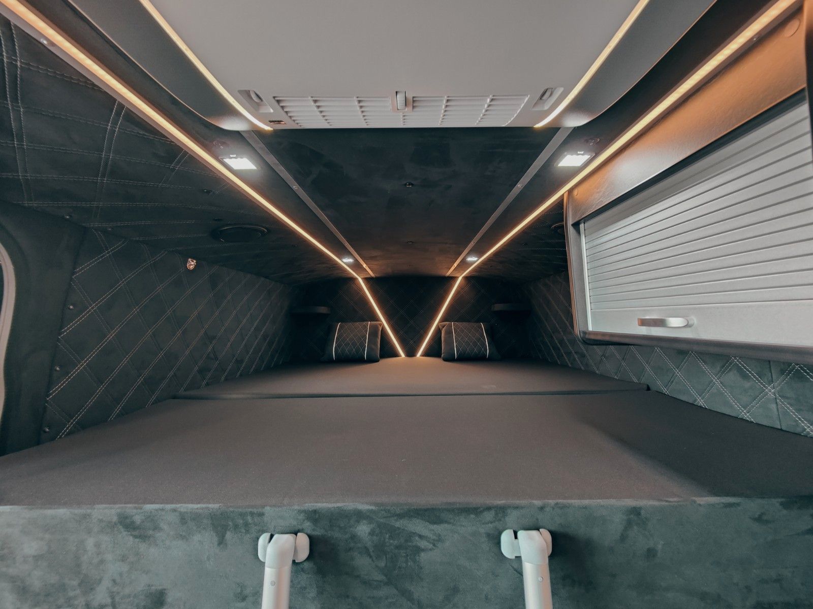 Fahrzeugabbildung Mercedes-Benz X-CROSSVAN  RWD #stealthcamper