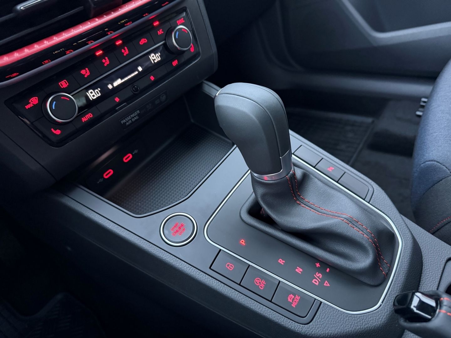 SEAT Ibiza FR Digitales Cockpit LED ACC CarPLay Fahre - Image 20