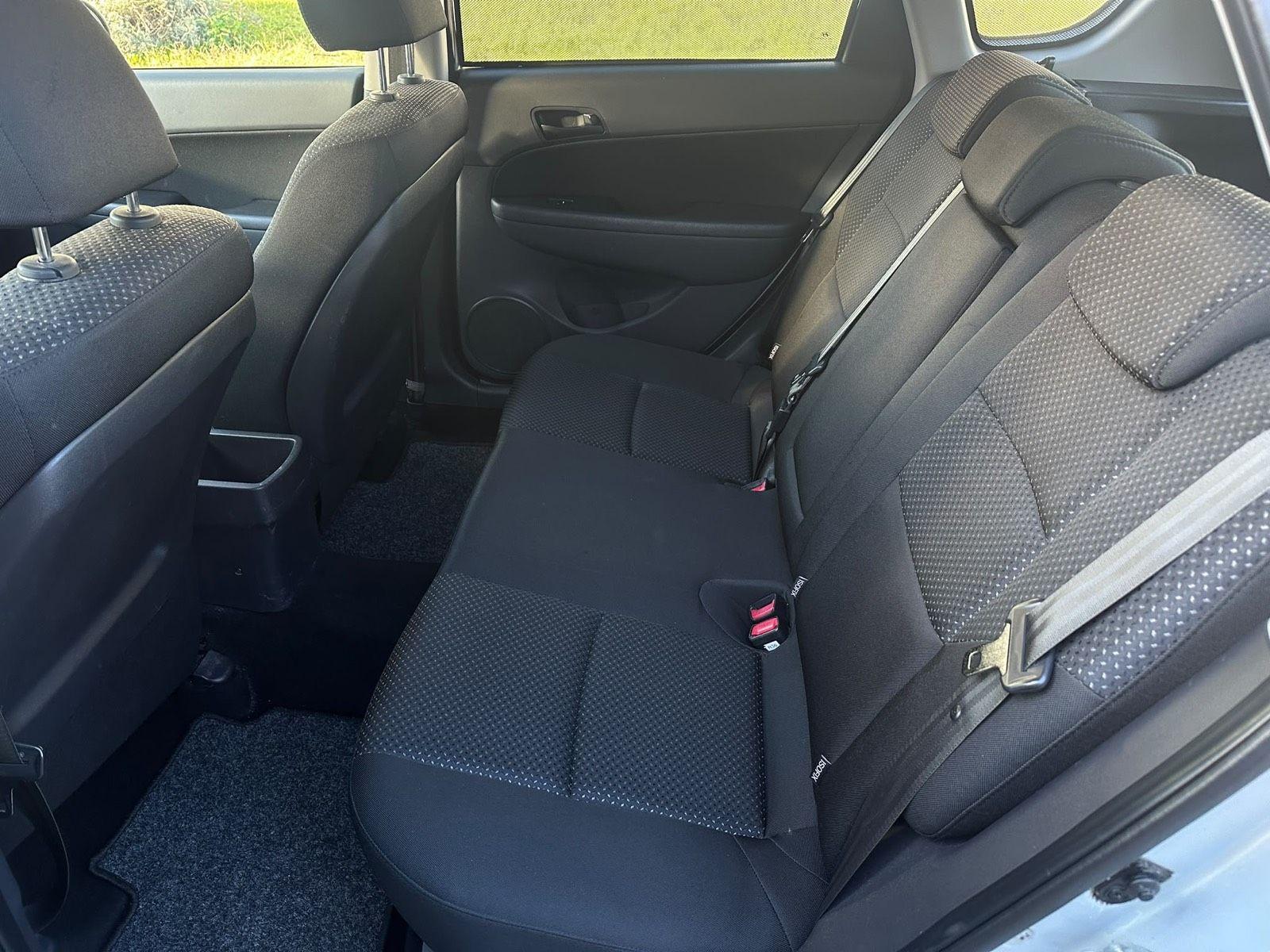 Hyundai i30 2010 — photo 9