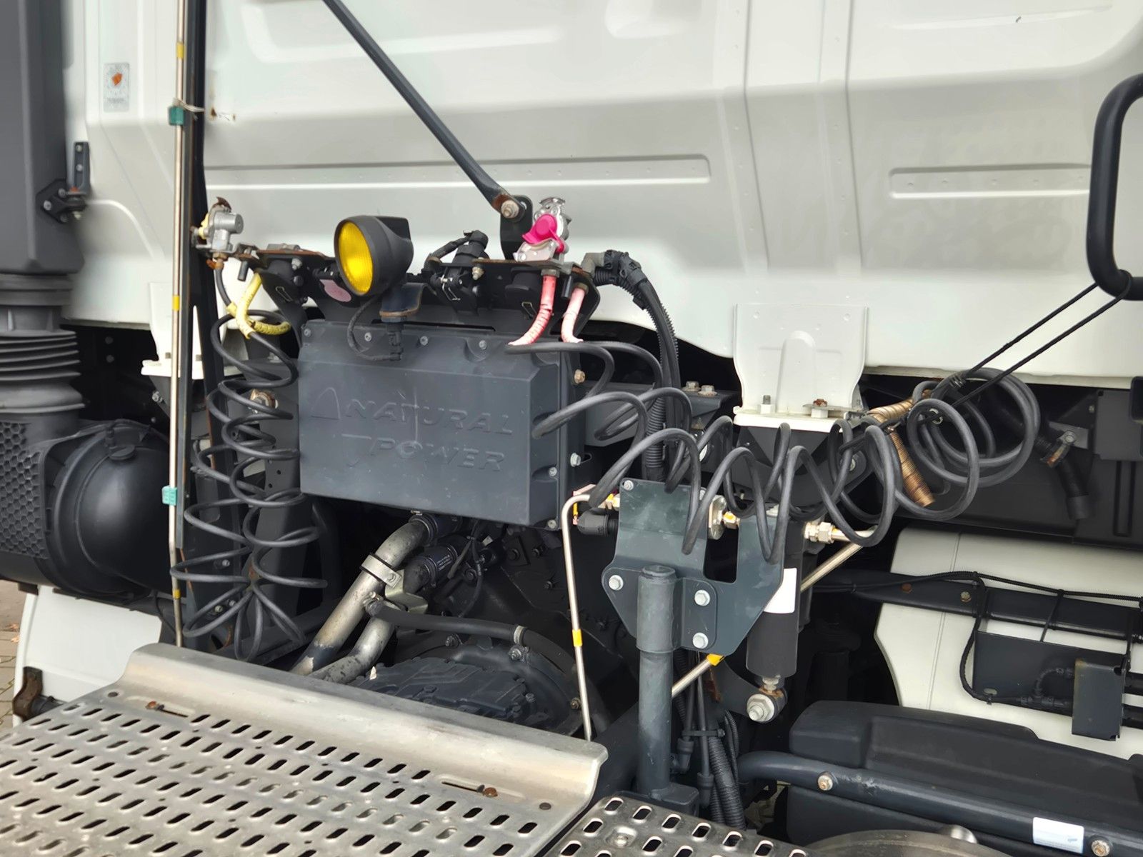 Fahrzeugabbildung Iveco Stralis 460NP LNG Standklima Xenon 3 Stück