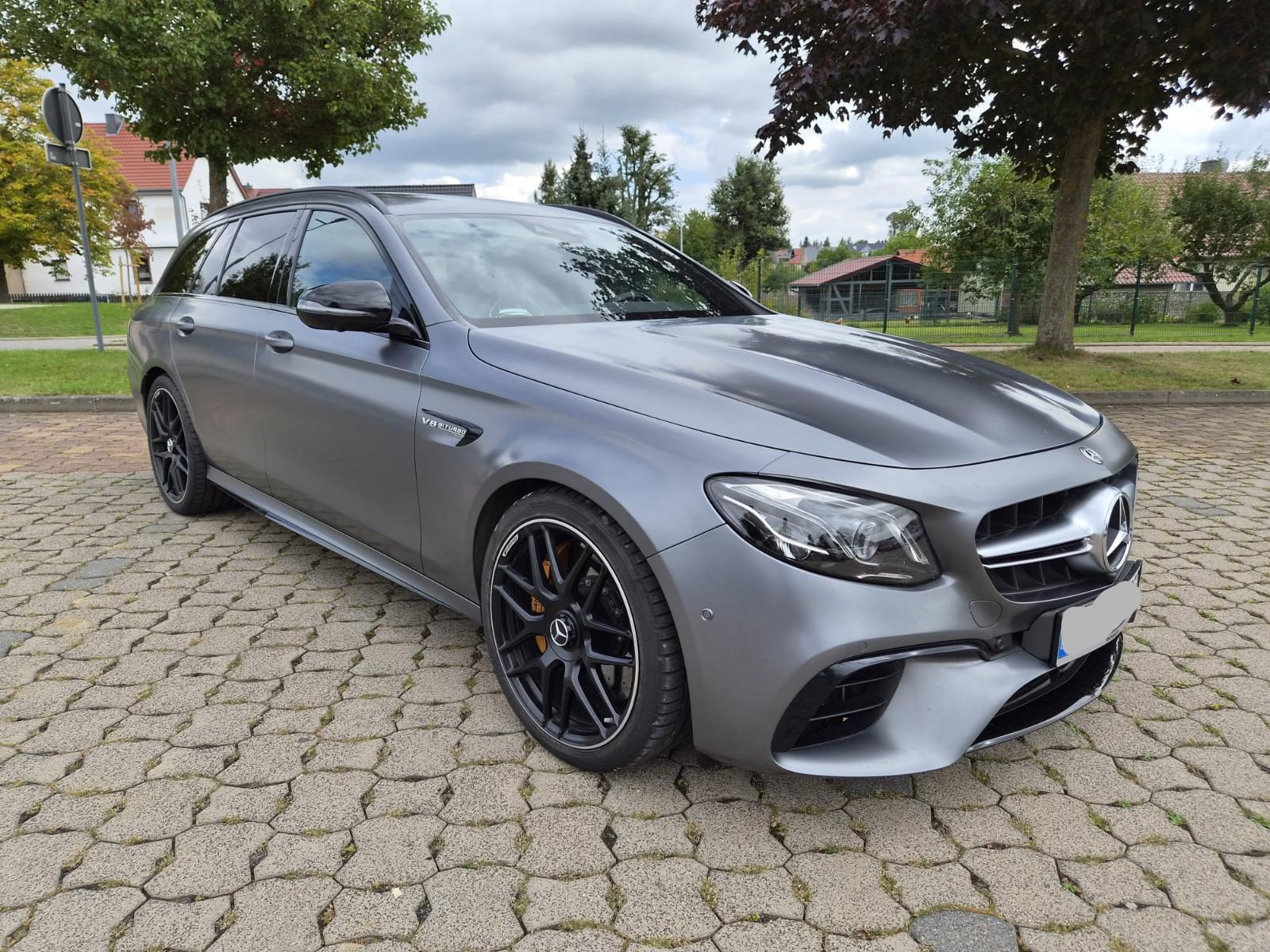Mercedes-Benz E 63S AMG Voll AHK Keramikbremse Luftfederung