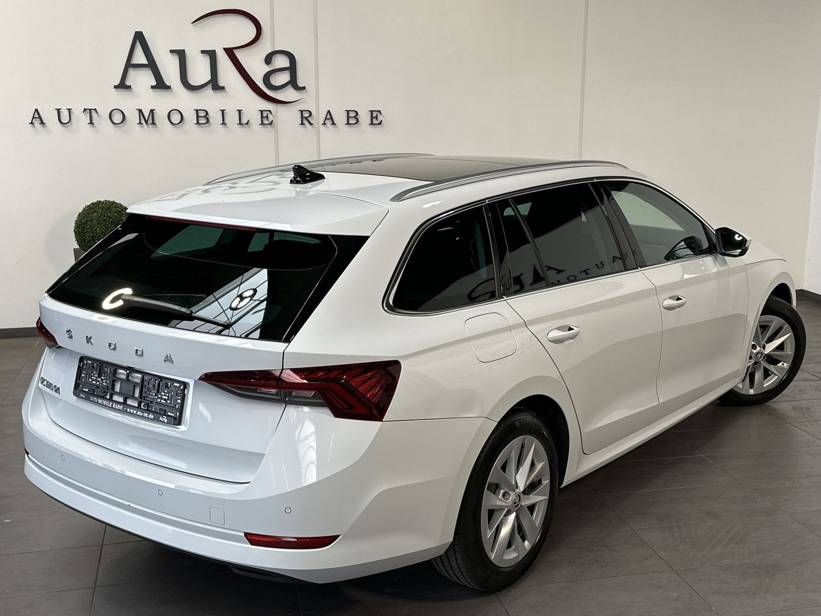 Fahrzeugabbildung SKODA Octavia Combi 2.0 TDI DSG NAV+LED+AHK+PANO+CANTO