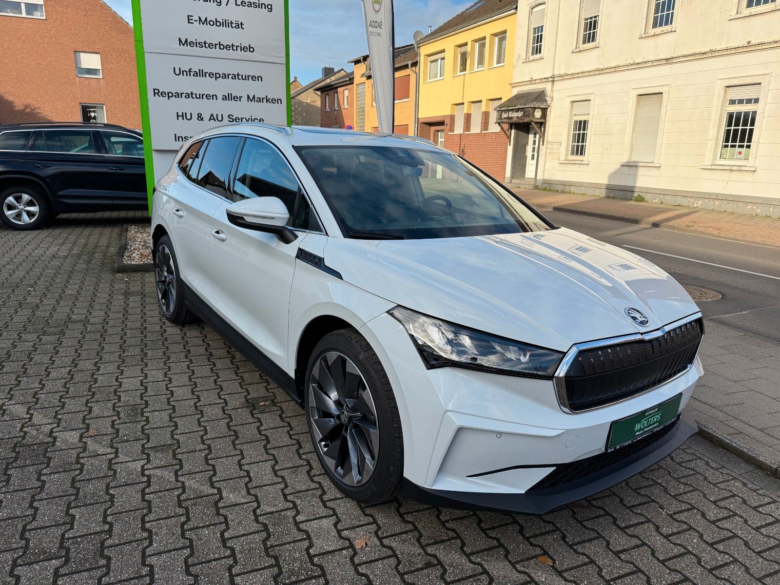 Fahrzeugabbildung SKODA ENYAQ LOUNGE PANO ACC NAVI