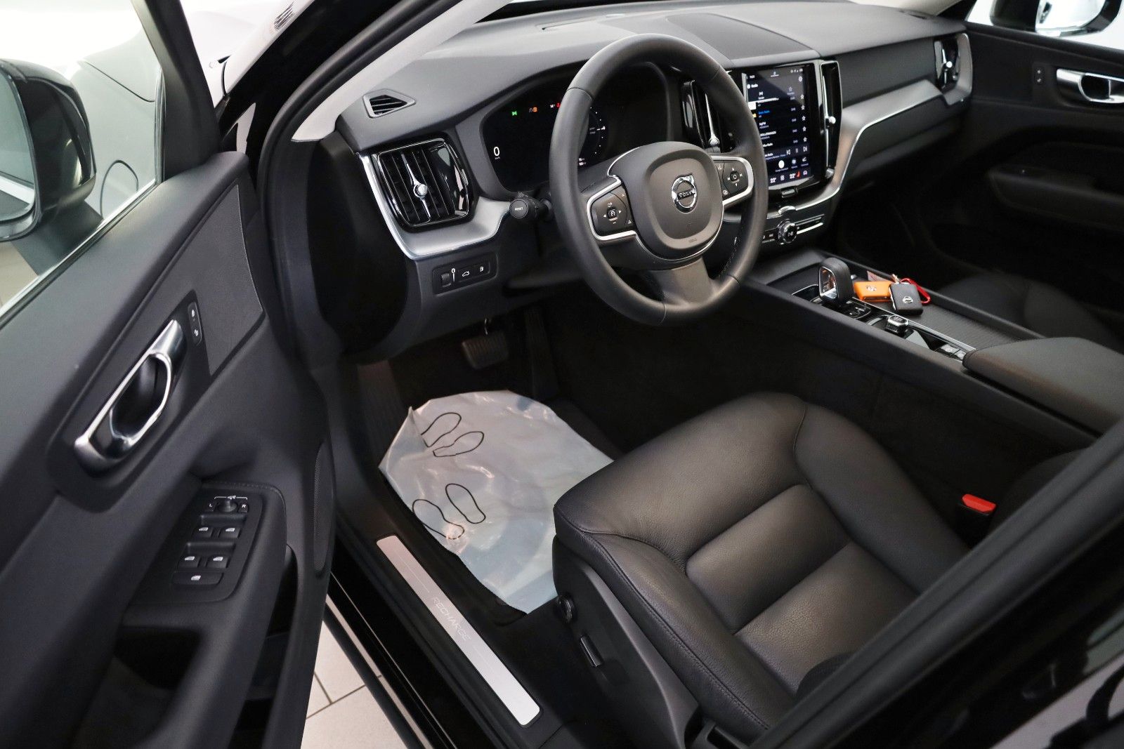 Fahrzeugabbildung Volvo XC60 T6 Recharge  AWD Leder,Navi,LED,Auto Pilot