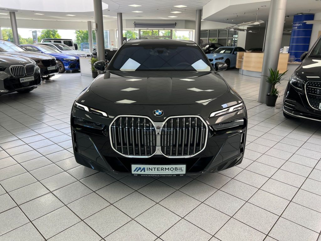 BMW 740 d xDrive M-Sport PANO-SKY*THEATRE*B&W*STHZG*