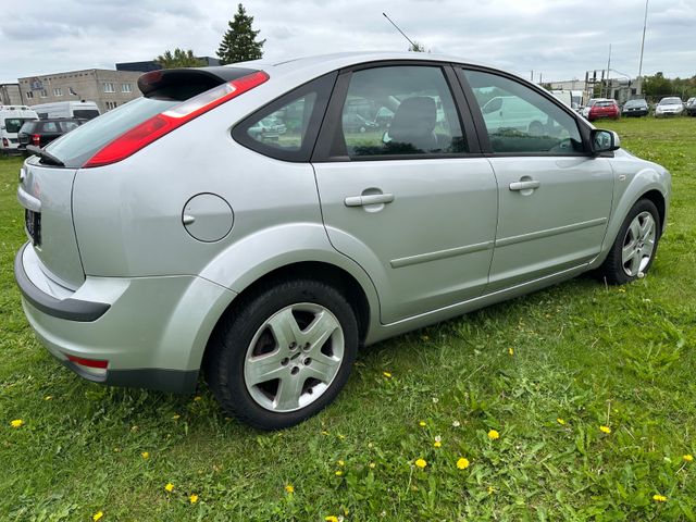 Ford Focus Lim. Style — Bild 3