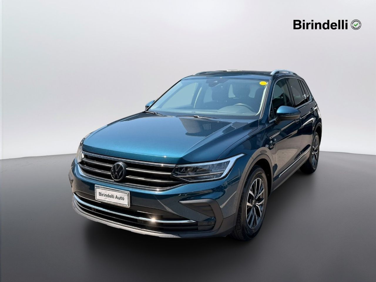 Volkswagen Tiguan - 1