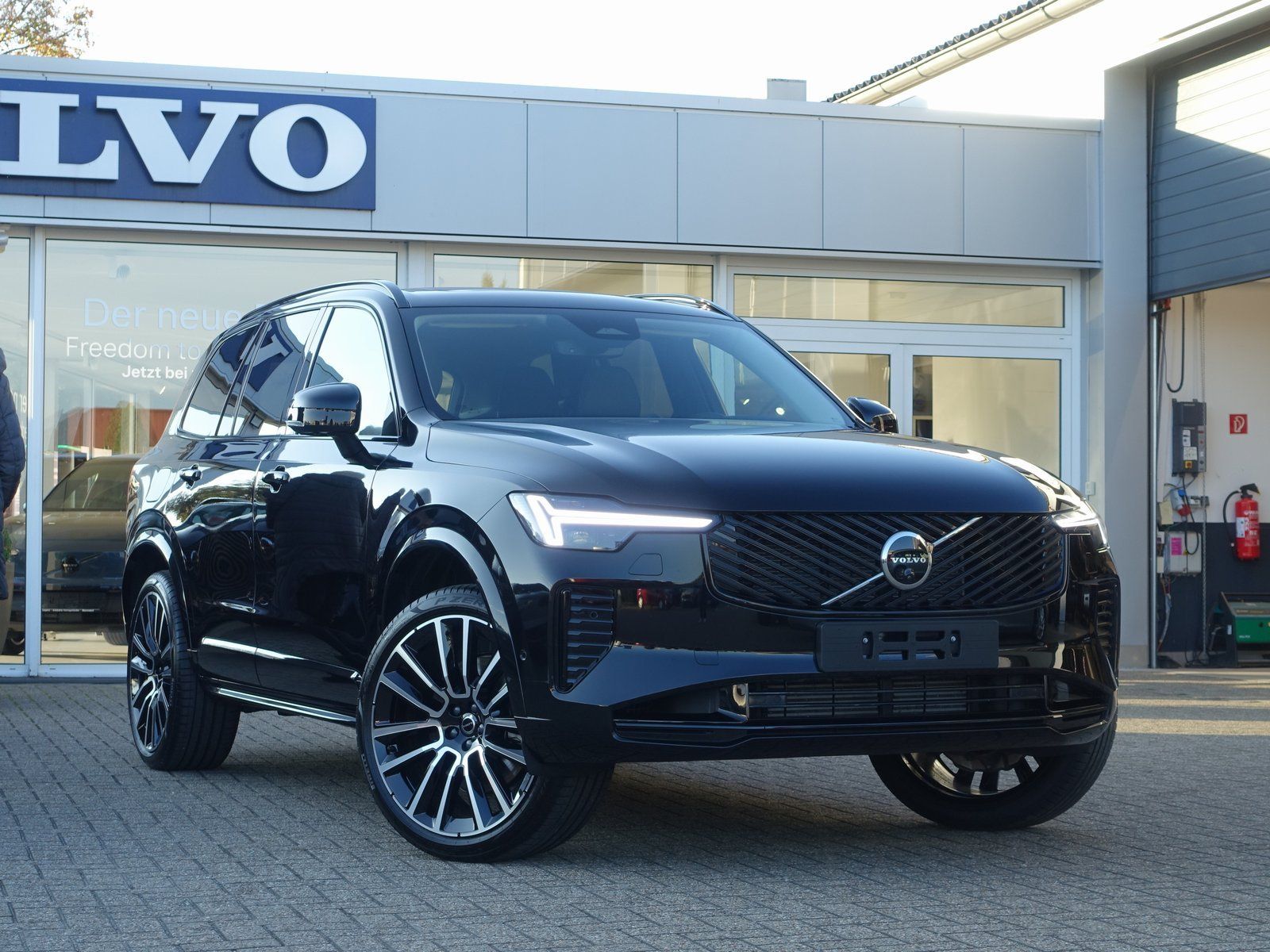 Volvo XC90 Ultra Dark T8 AWD Plug-in/FourC/B&W/Pano imagem 3