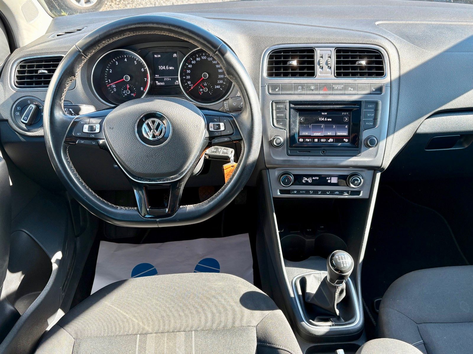 Fahrzeugabbildung Volkswagen Polo V Lounge 1.2 TSI 81kW LED Glasdach PDC Spor