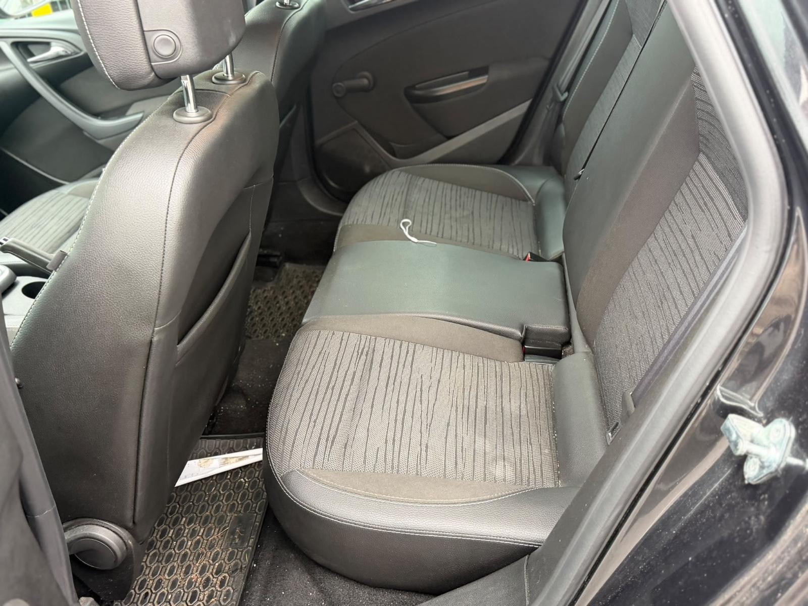 Opel Astra 2015 — photo 14