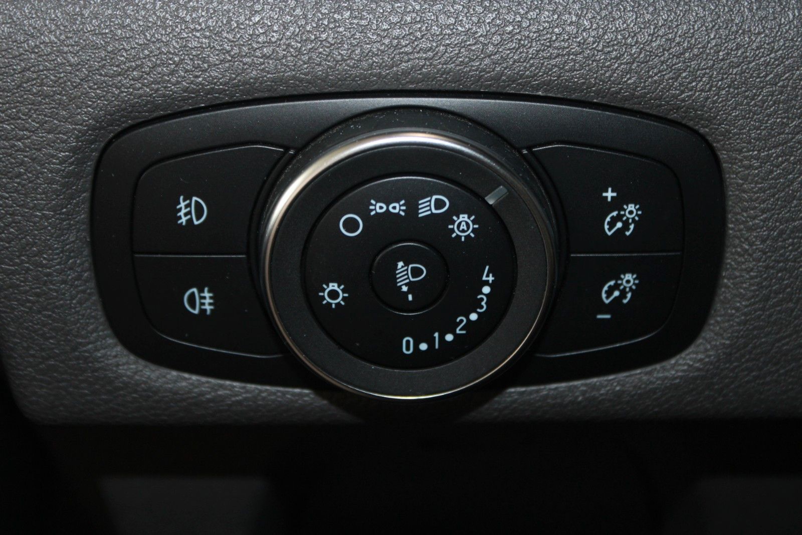 Fahrzeugabbildung Ford Transit Tourneo Custom TREND L2 MHEV 5-Sitze AHK