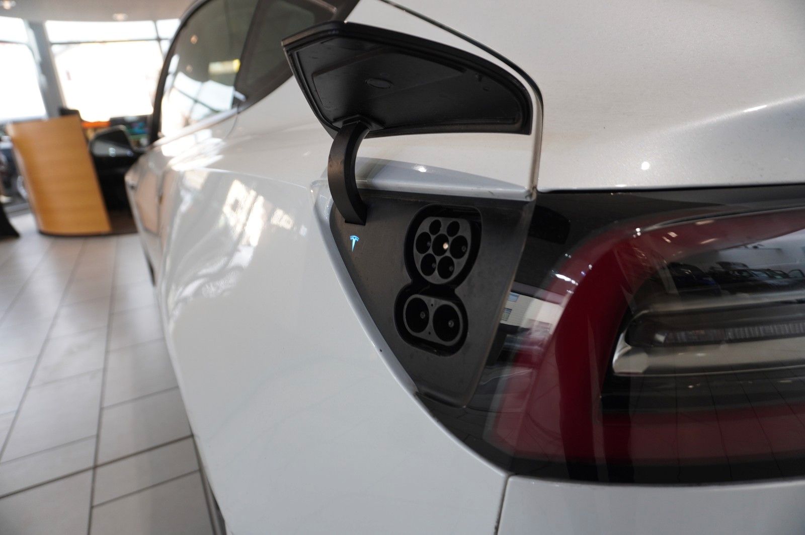 Fahrzeugabbildung Tesla Model 3 Standard Range NAVI/KAMERA/DAB/SHZ/AHK