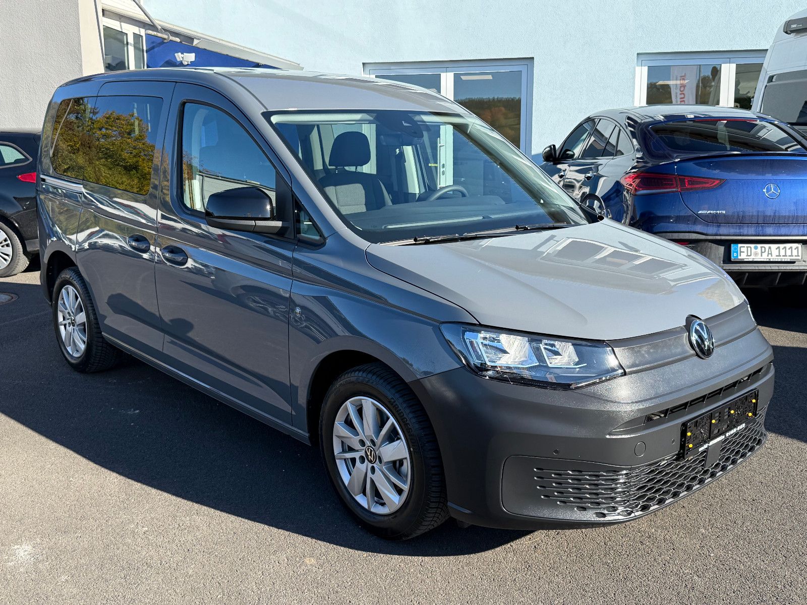 Fahrzeugabbildung Volkswagen Caddy TSI 7-Sitzer GRA AHK DAB Navi Kamera