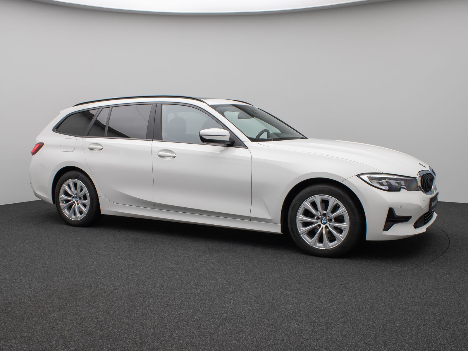 Fahrzeugabbildung BMW 320d xD Panorama DAB PDC Geschwindigkeitsreg LED