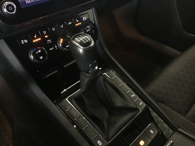 Fahrzeugabbildung Skoda Superb Style 2.0 TDI Combi AHK/Navi/ACC/Xenon