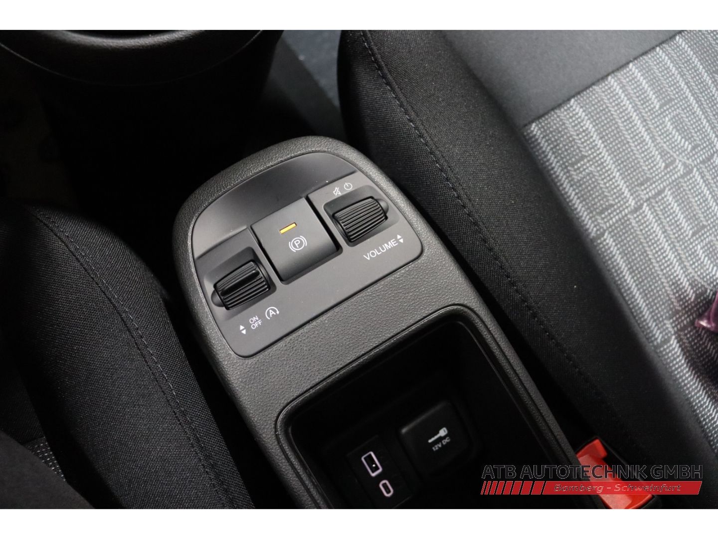 Fahrzeugabbildung Fiat 500 ICON + Komfortpaket Hybrid 1.0l PDC Rückfahr