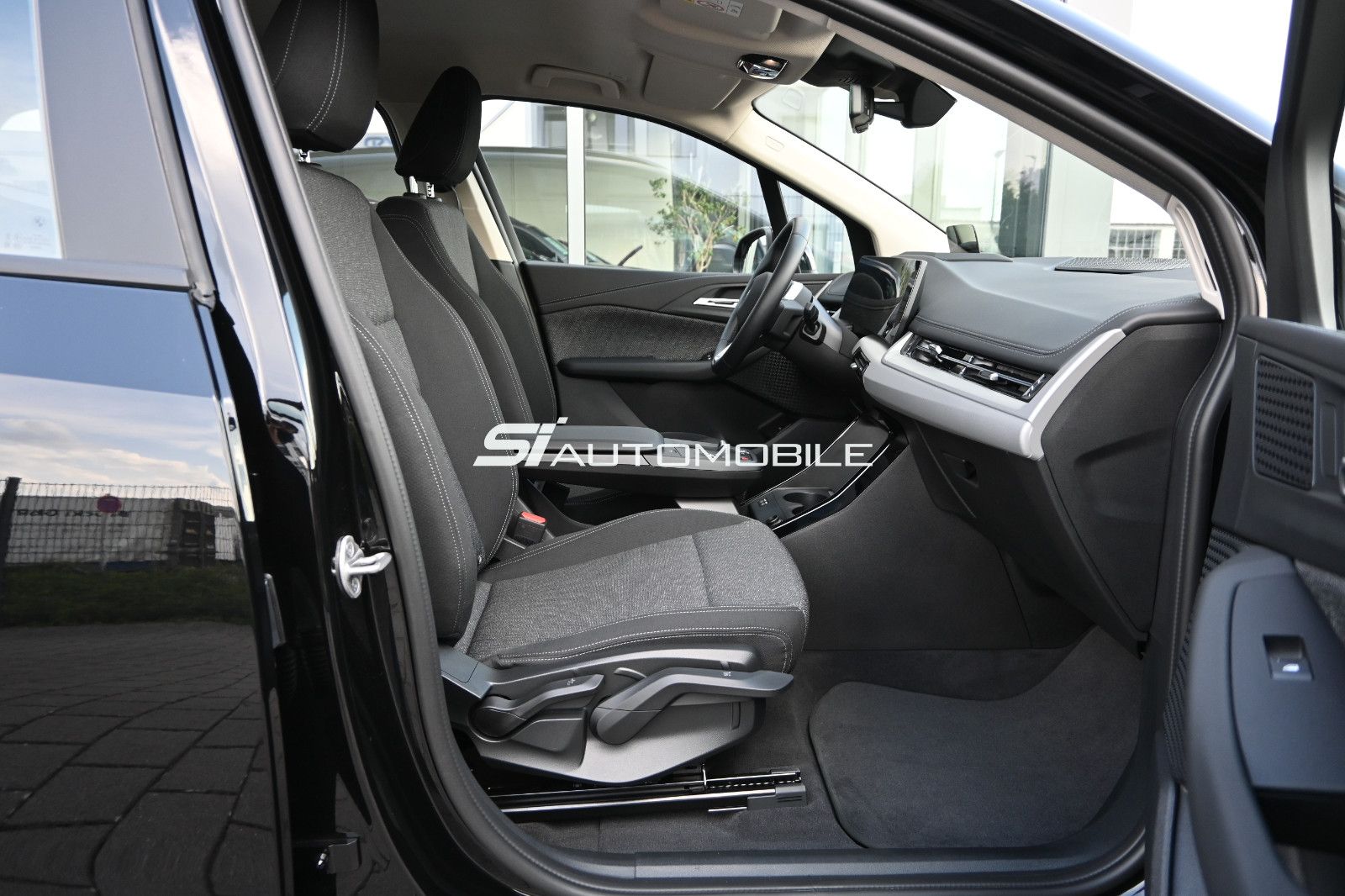 Fahrzeugabbildung BMW 230e xDr. Active Tourer °AHK°HUD°8-FACH ALU°360°