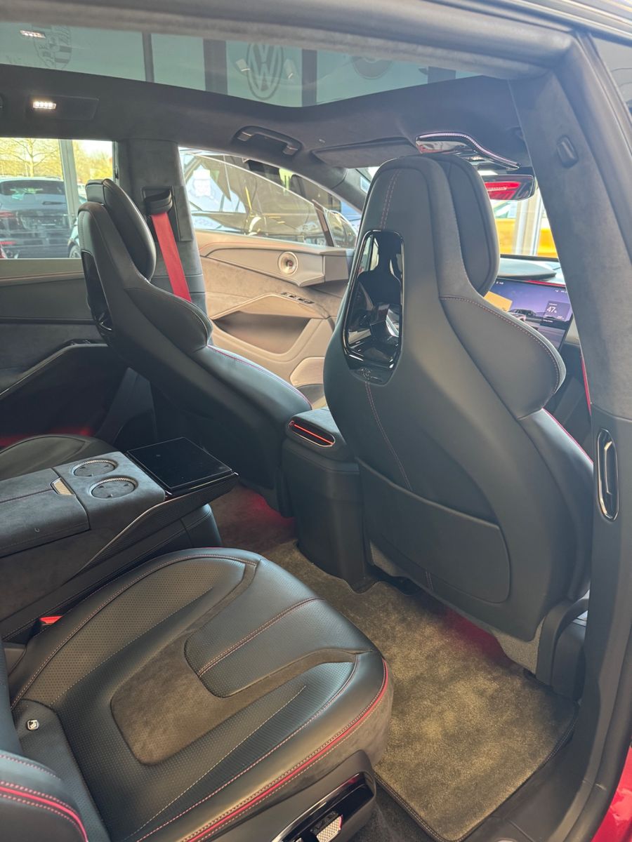 Fahrzeugabbildung Lotus Eletre EDS 450 S 4WD Executive Seat 112 kWh