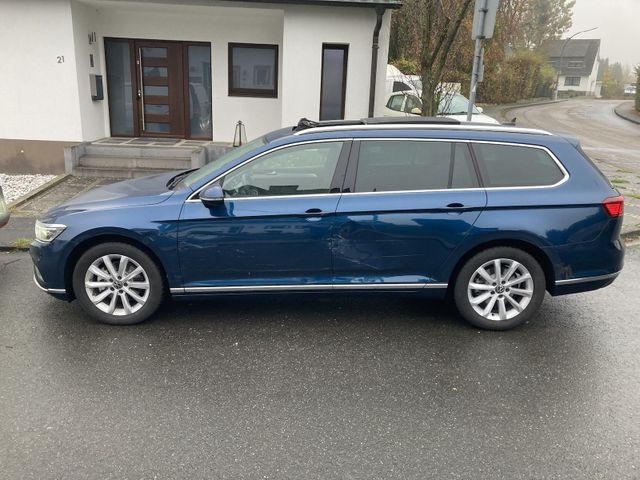 Volkswagen Passat Leder.Pano.LED.ACC.AHK.Nav.Cam.V-Cockpit