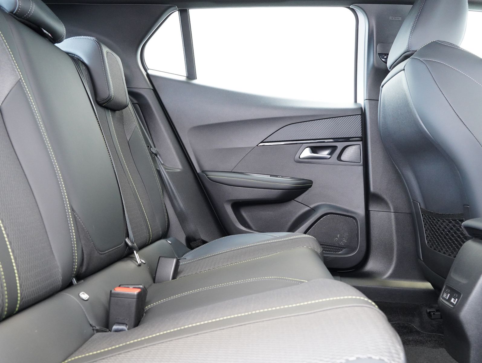 Fahrzeugabbildung Peugeot 2008 e- GT 11KW/LED/NAVI/360°/SOH