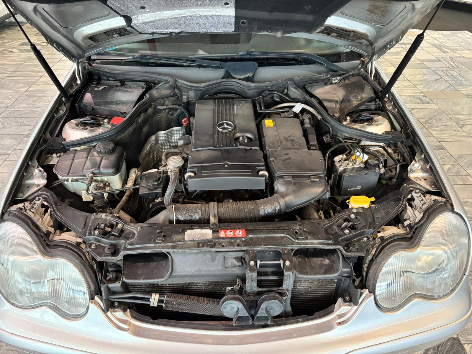 Mercedes-Benz C180 2004 — photo 21